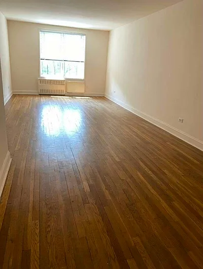 4 bed, 1000 sqft, $4,070 — Photo 2