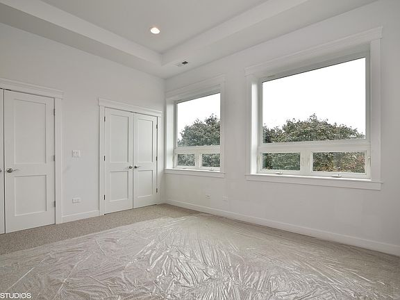 5th image of 2711 N Washtenaw Ave #3