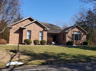 1142 Cedar Ridge Dr, Carbondale, IL 62901