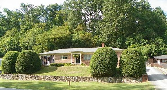 2nd image of 960 Valley Dr