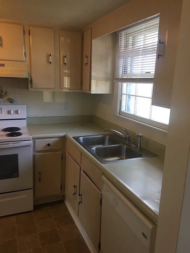 2 bed, 1.5 bath, $1,300 — Photo 4