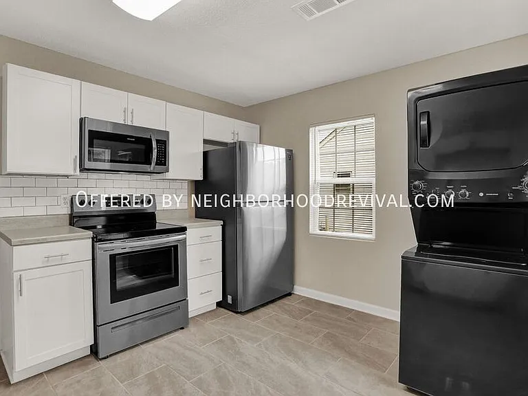 948 E Kelley Cir — Photo 15