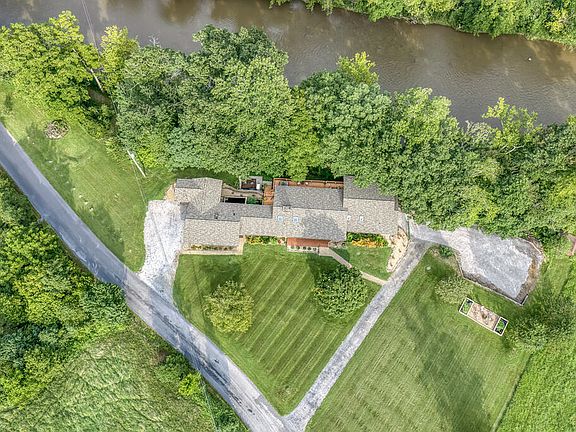 2nd image of 19080 N Fork River Rd
