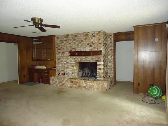 2nd image of 622 Tennyson Dr