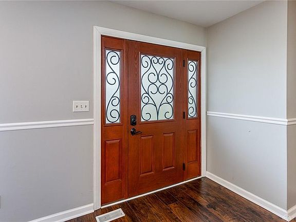 5th image of 105 Glenwood Ct