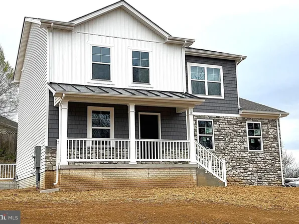 15 Pond Ln, Martinsburg, WV 25405