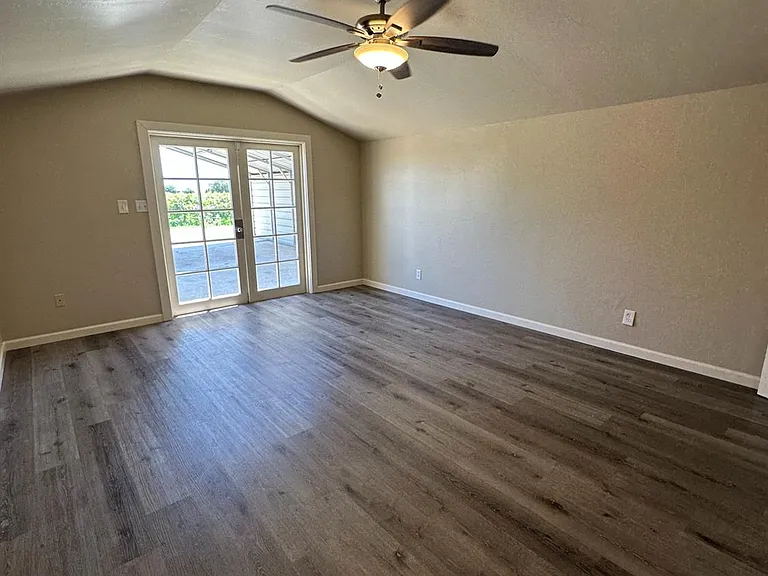 8529 S Chestnut Ave — Photo 11