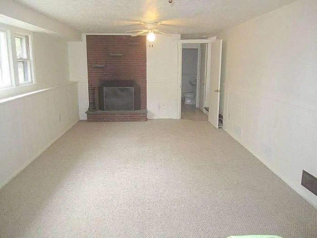 4 bed, 2.0 bath, 1490 sqft, $3,800 — Photo 4