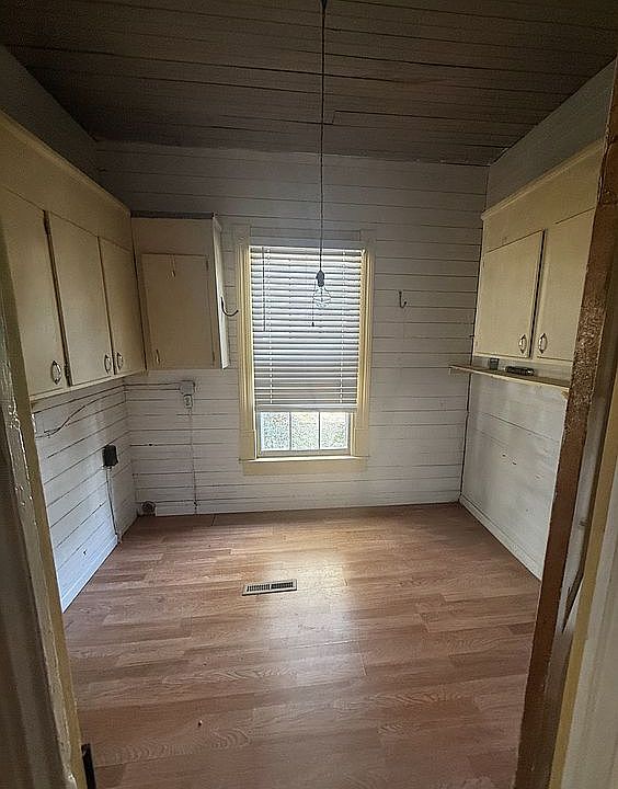 Laundry utility room