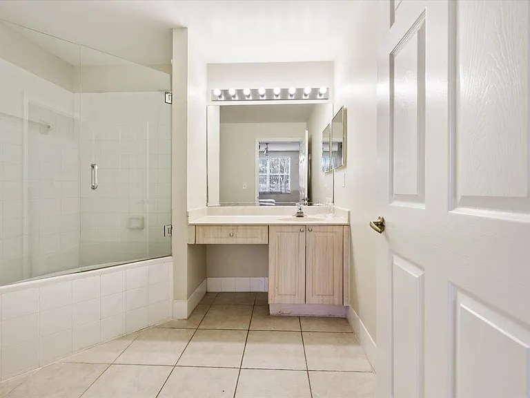 2060 Greenview Shores Blvd #308 — Photo 17
