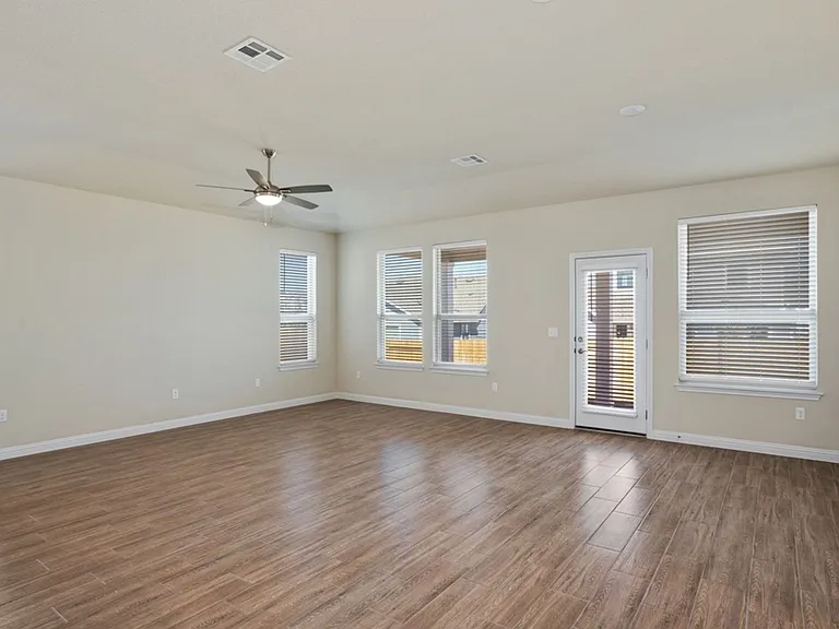 8202 Dampton Ln — Photo 10
