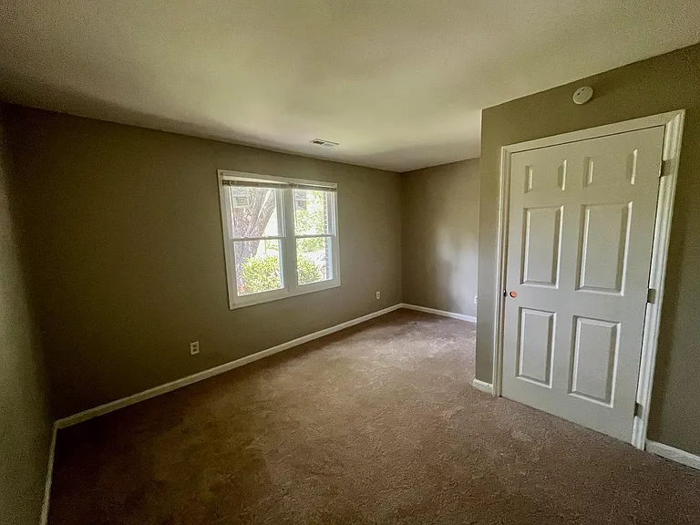 1100 Savannah Dr — Photo 5