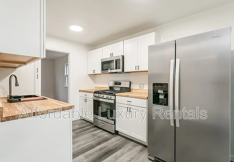 805 Landing Rd N — Photo 4