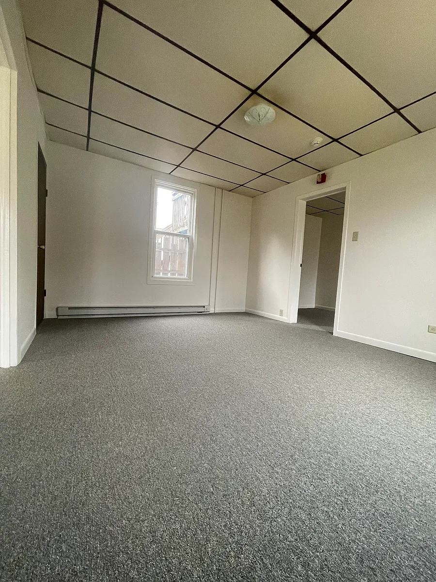 Building Photo - 452 W 1st St #3