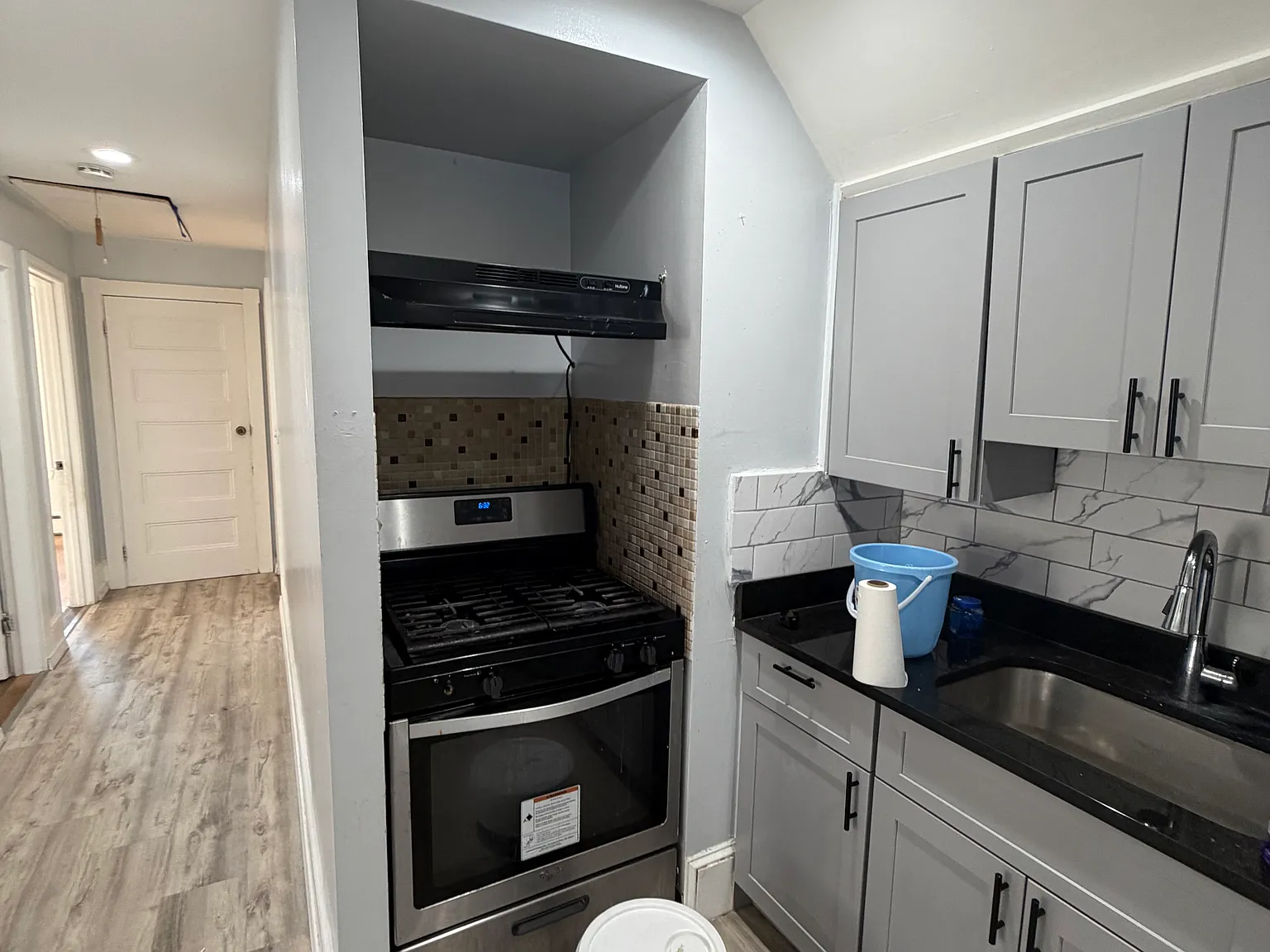 3 bed, 900 sqft, $2,800 — Photo 3