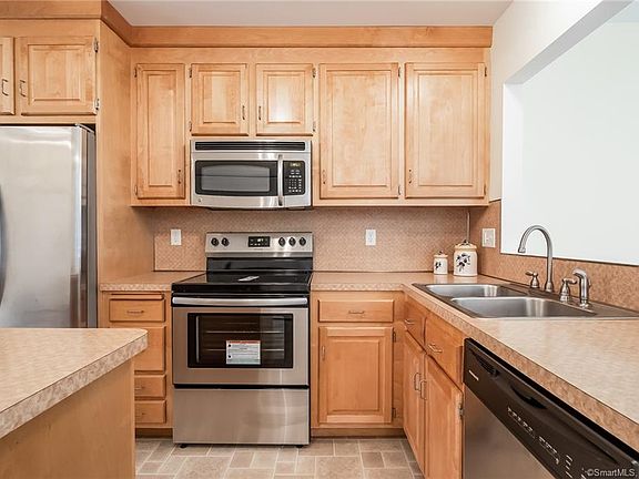 5th image of 277 Reservoir Ave APT 302