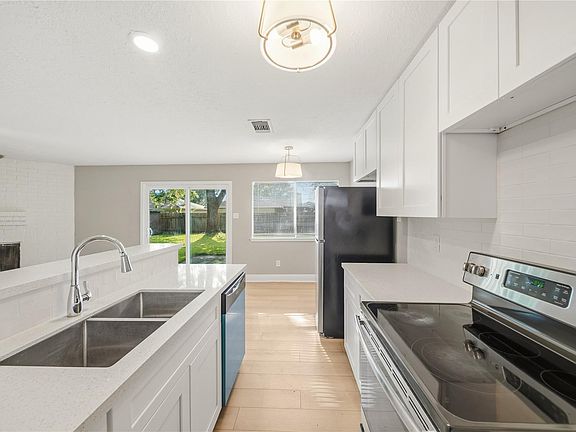 5th image of 6523 La Violetta Dr