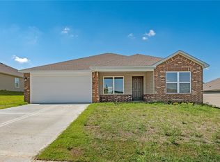 2929 W McLaren Dr, Fayetteville, AR 72704