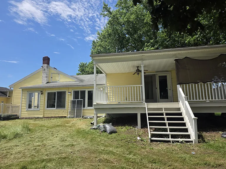 1491 Middle Rd — Photo 3