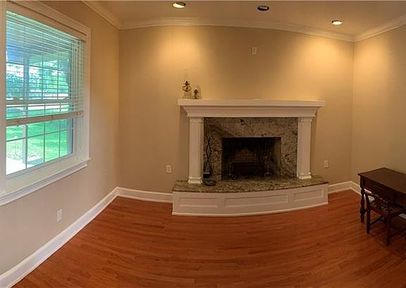 5th image of 728 Woodhill Dr