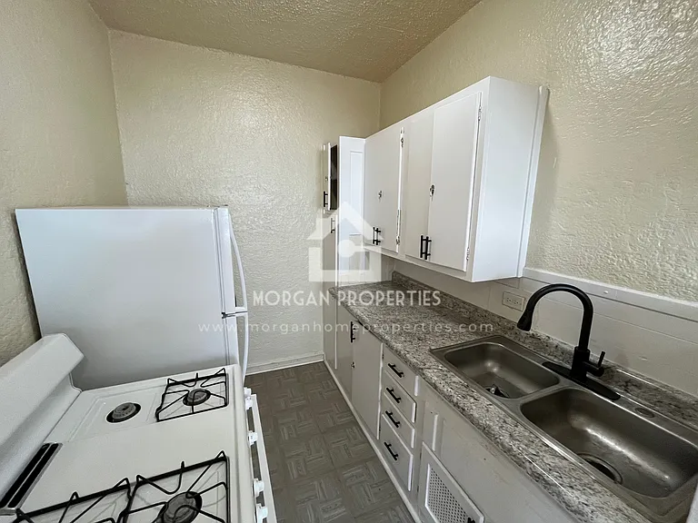 1231 W Walnut St #103 — Photo 3