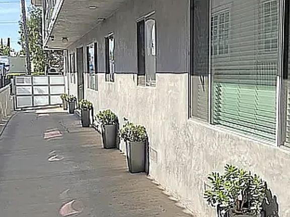 5th image of 866 Hilldale Ave APT 7