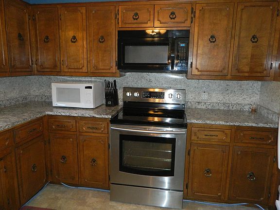 4th image of 571 Acorn Ln