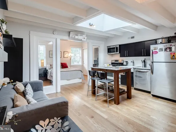 1320 Pine St APT 4F, Philadelphia, PA 19107