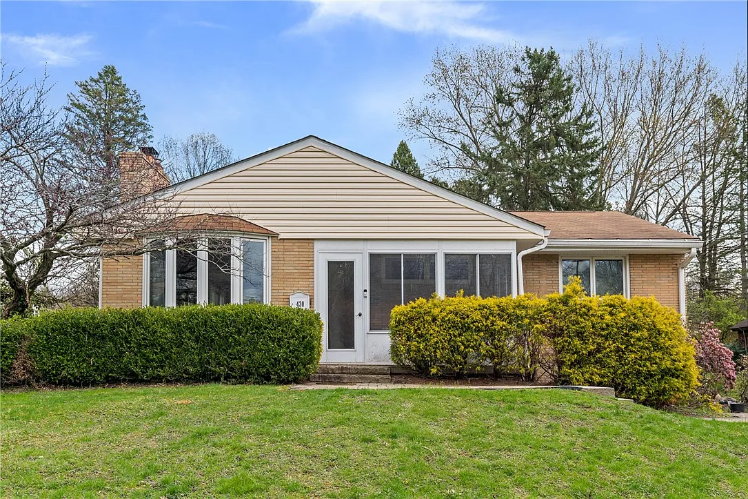430 Colonial Dr photo 1