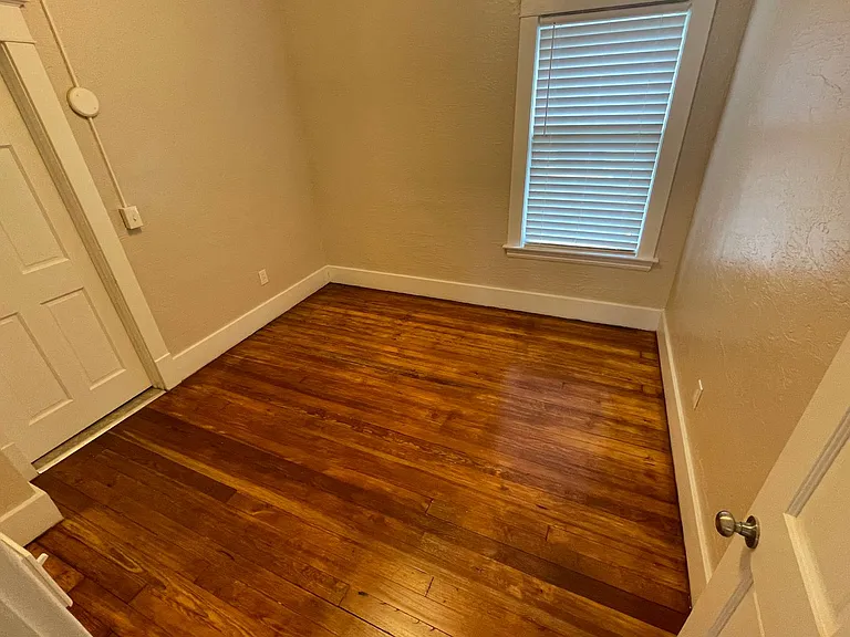 1041 Davis Ave NW — Photo 6