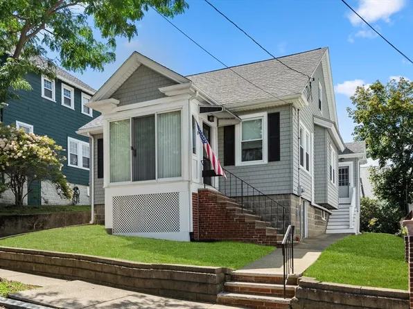 9 Grayson St, Dorchester, MA 02124