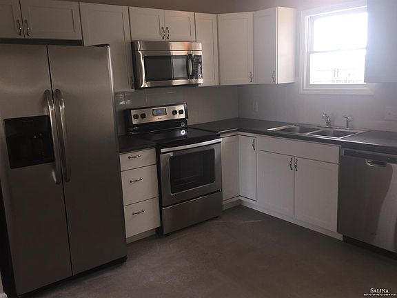 5th image of 840 Willow Dr