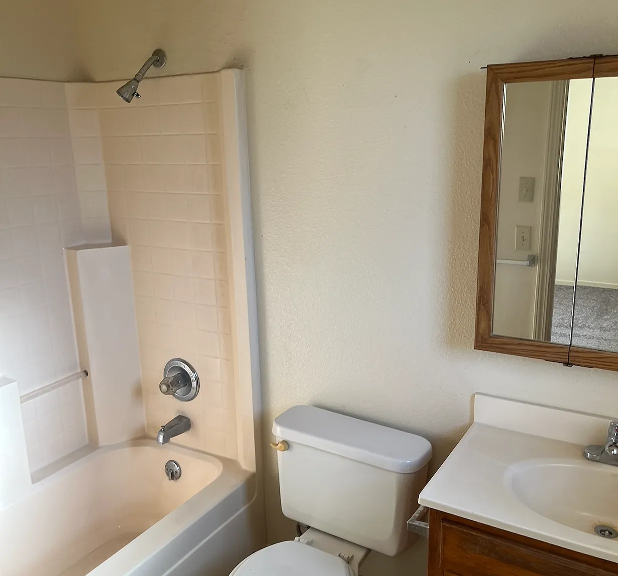 3 bed, 1200 sqft, $2,000 — Photo 2