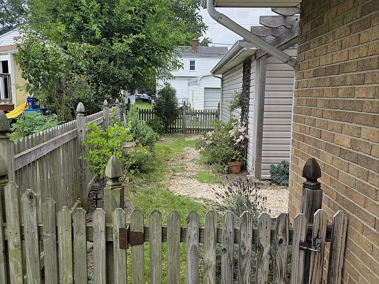 217 Shalley Dr — Photo 3
