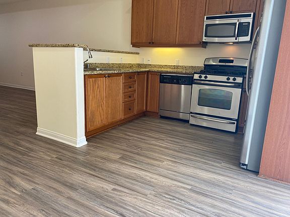 4th image of 1357 W 9th Ave Unit 14
