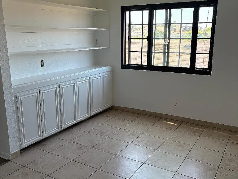 Dining area with banquette