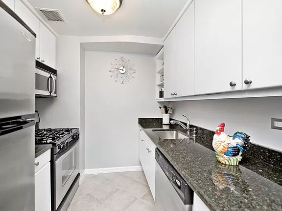 5th image of 106 Central Park S APT 19O