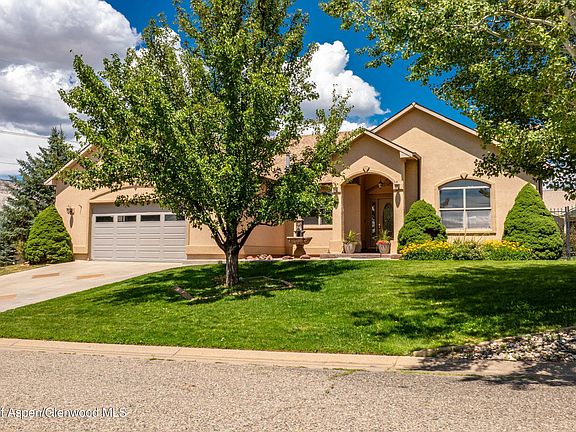 2nd image of 411 Lodgepole Cir