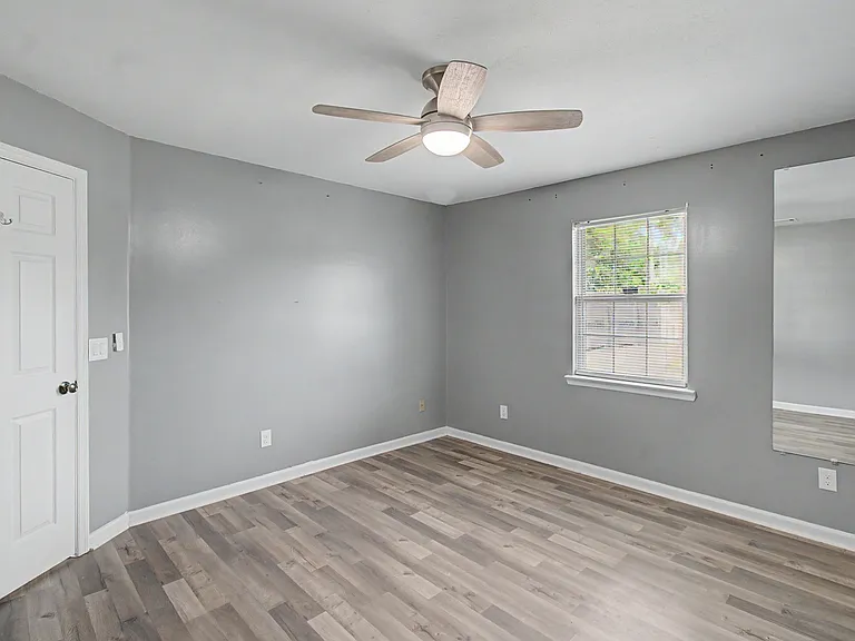 1651 Latham Ct — Photo 25