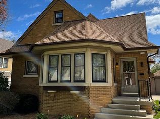 2340 Lefeber Ave, Wauwatosa, WI 53213
