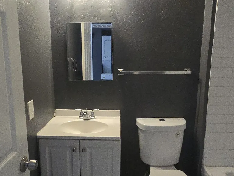 1101 E Roosevelt St #1 — Photo 7