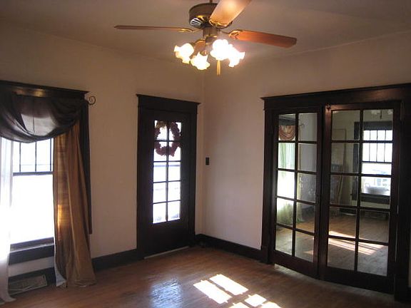 3rd image of 703 S Lillian Ave