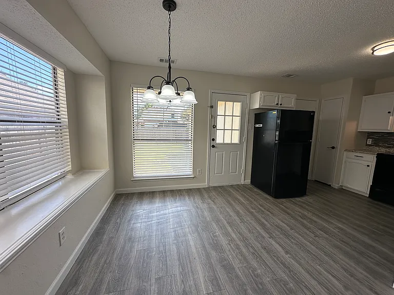 551 Stonewall Way — Photo 6