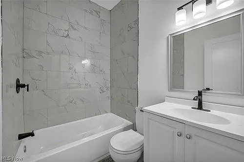 12001 Oakview Ave — Photo 1