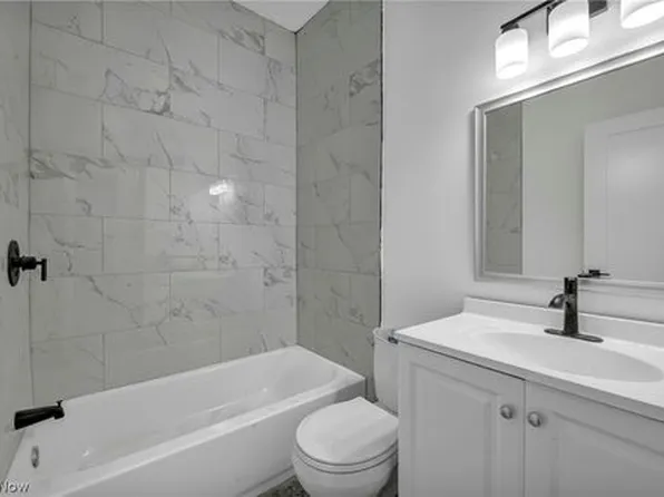 12001 Oakview Ave, Cleveland, OH