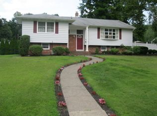 34 Aldom Cir, West Caldwell, NJ 07006