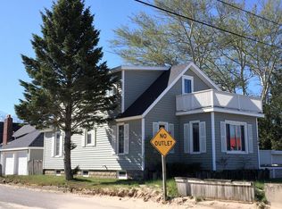 102 Lakeshore Dr, Manistee, MI 49660