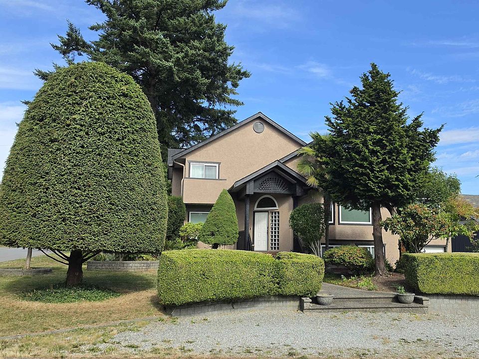 1st image of 2220 Paulus Cres