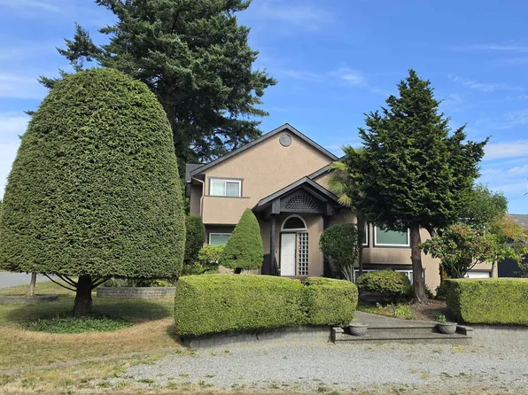 2220 Paulus Cres, Burnaby, BC V5A 2M4