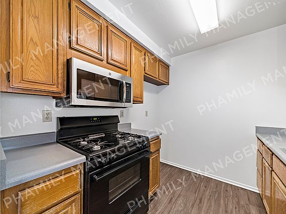 5th image of 12701 Moorpark St #201